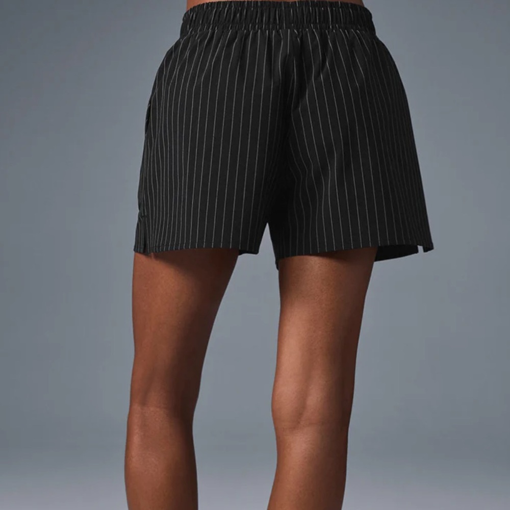 NWT ALO Yoga High Waist Pinstripe Daylight Boxer Short in Black/Titanium Size XS - Picture 3 of 9
